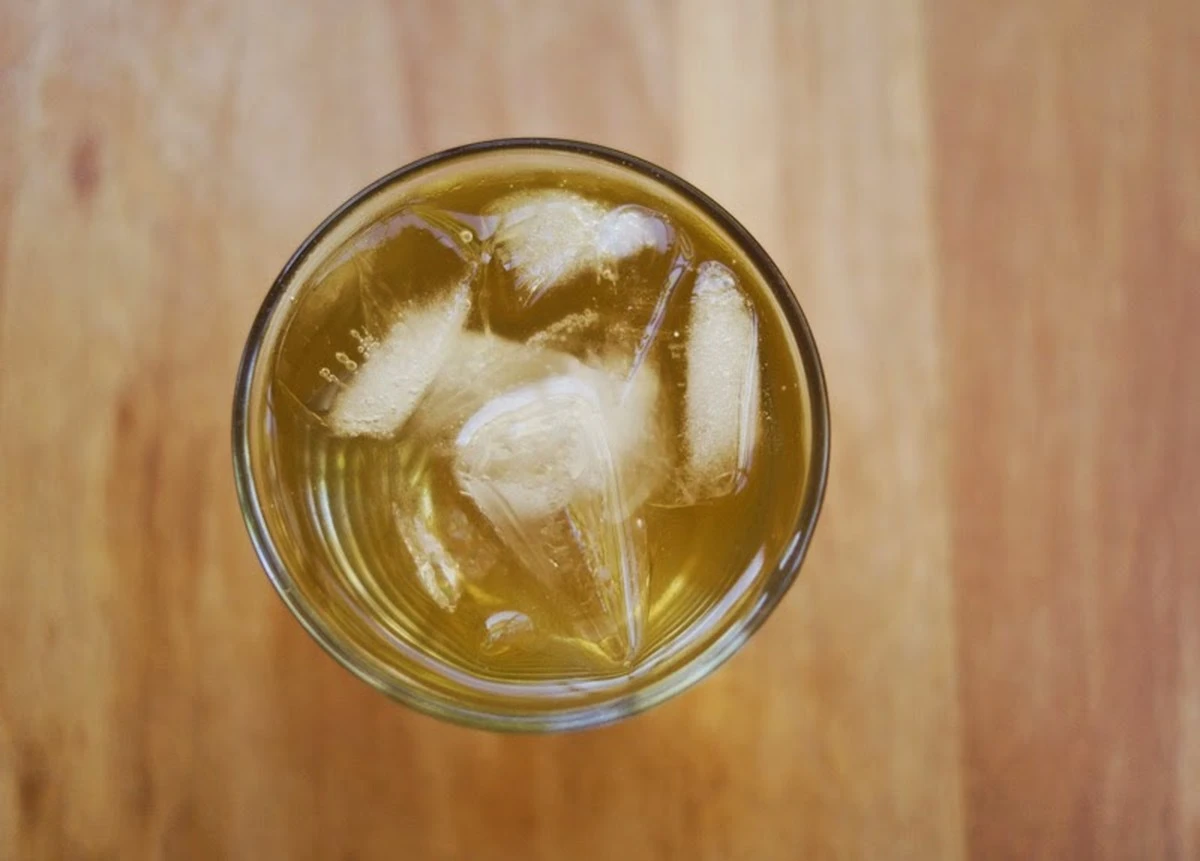 proczkusenehosp-extra-1.webp Proč zkušené hospodyňky v Česku mrazí odvar z bobkového listu do tvořítek na led - image 1