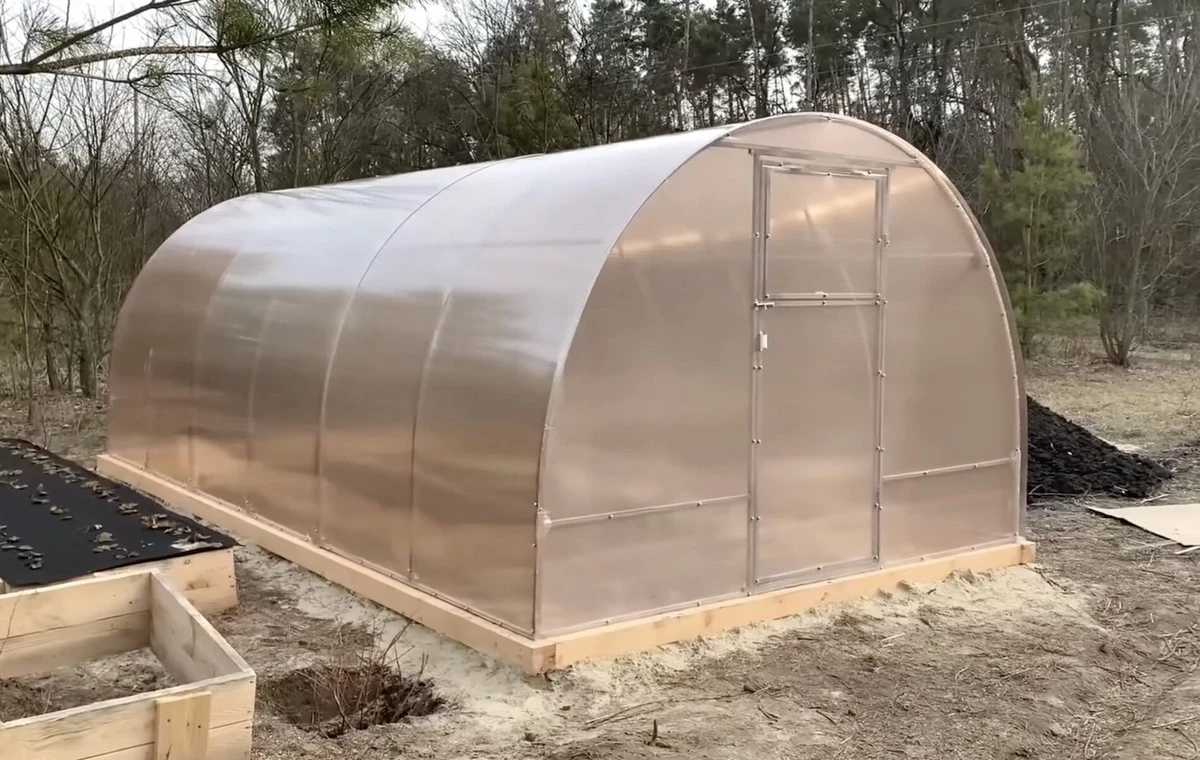 Proč zkušení zahrádkáři nevyhazují polystyren z balíků a dávají ho do skleníku