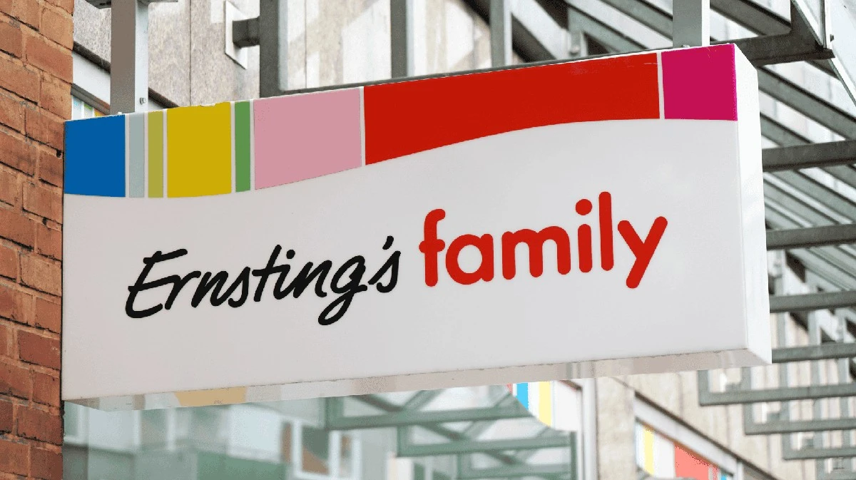 Proč se letos na velikonoční stůl vrací talíře ve tvaru květin