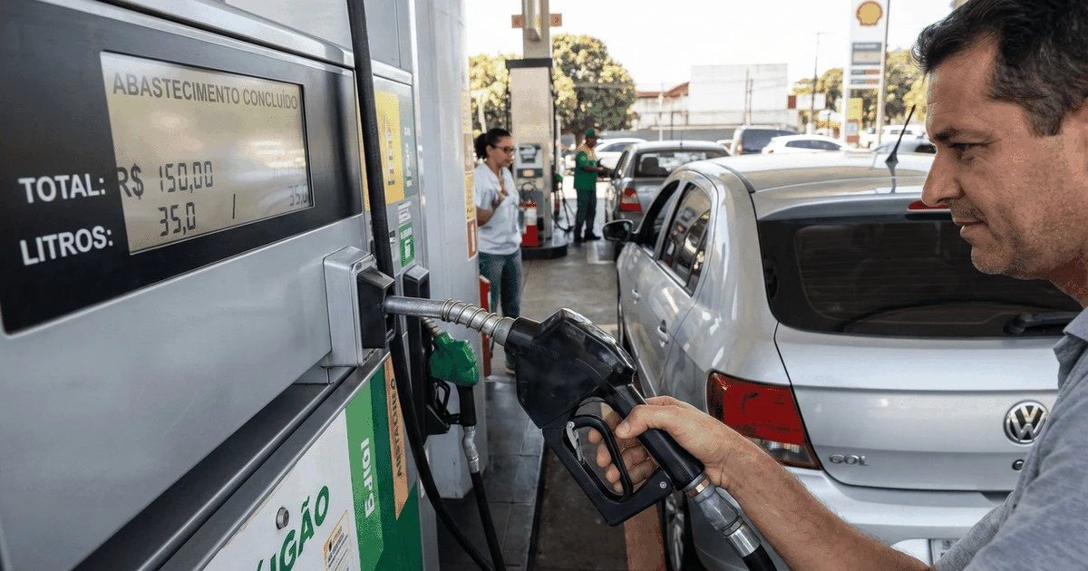 Proč zkušení řidiči nikdy nedočepovávají nádrž po prvním cvaknutí pistole