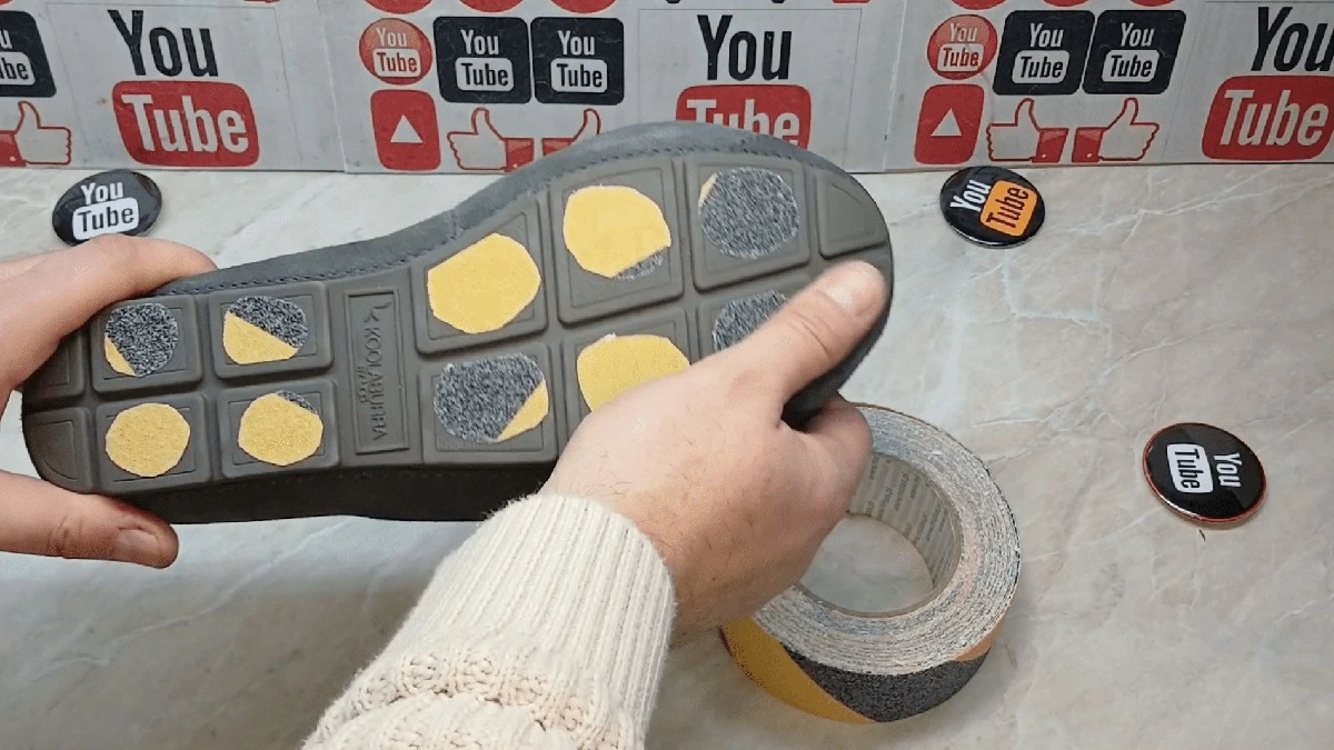 Proč zkušení lidé sypou na podrážky bot jedlou sodu a lepidlo