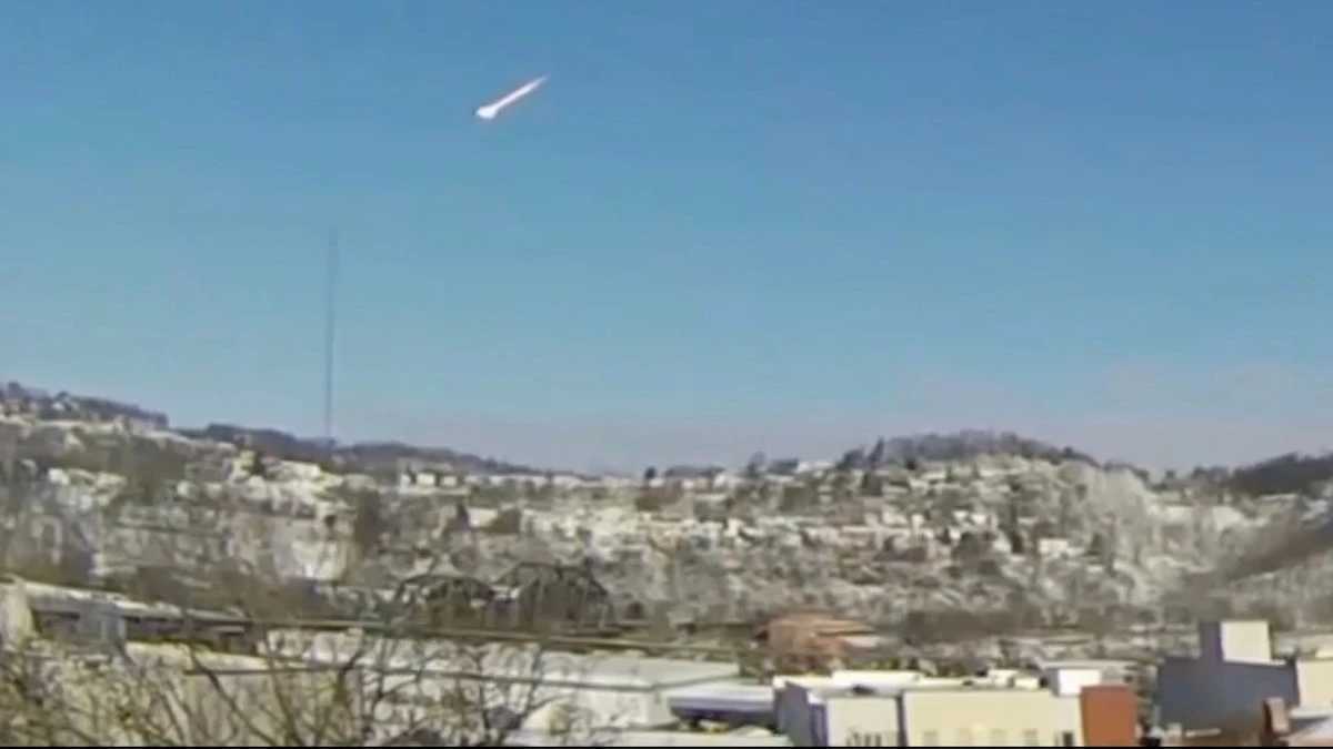 Proč se nad USA v devět ráno rozzářilo nebe a co způsobilo silný výbuch