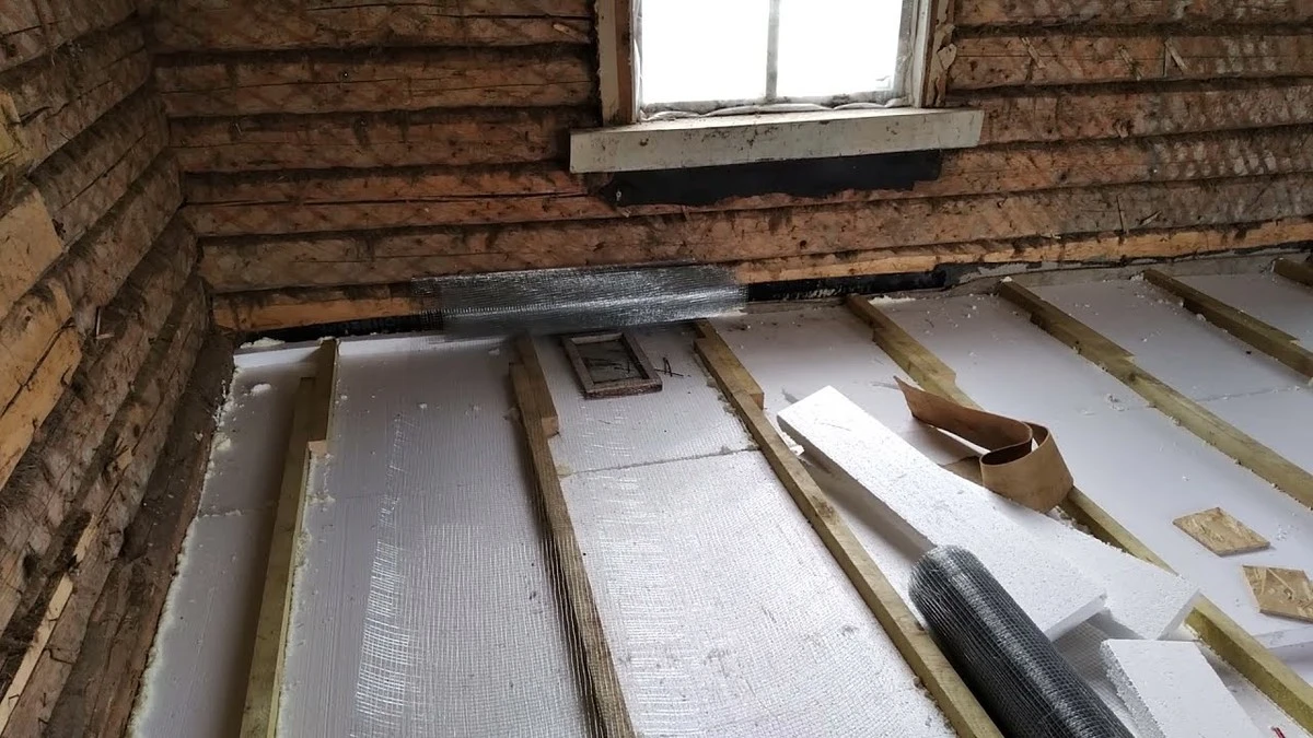 Proč zkušení majitelé domů dávají v zimě korek pod koberec