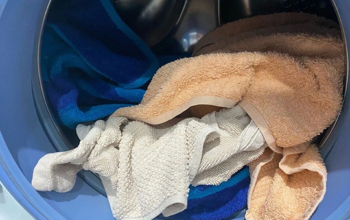 Proč zkušené hospodyně sypou hořčičný prášek do lavoru s ručníky