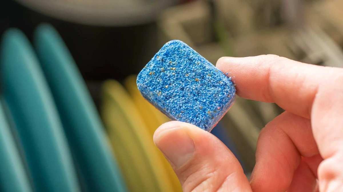 Proč zkušení hostitelé vhazují tabletu do myčky do pračky