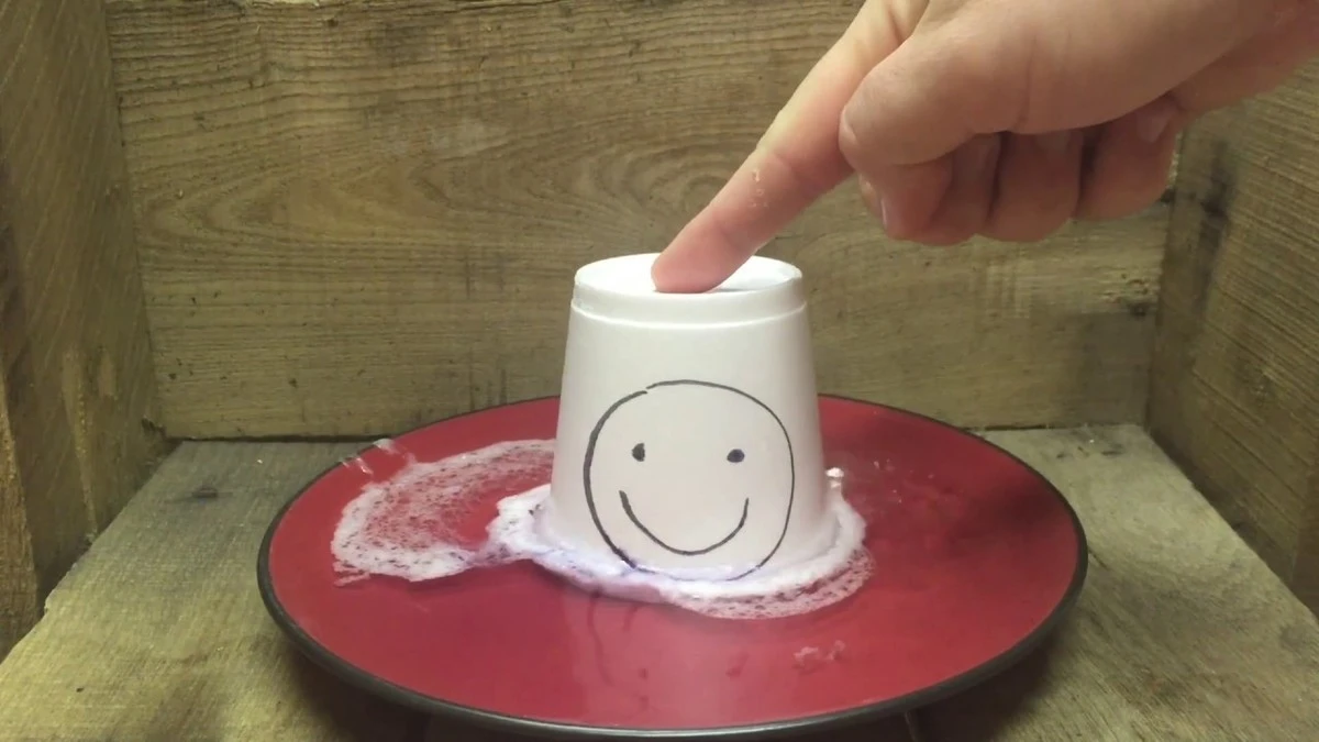 Proč zkušení kutilové v Česku rozpouštějí polystyren v acetonu - image 1