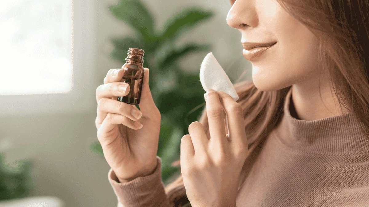 Proč zkušení hostitelé dávají na dno odpadkového koše vatový tampon