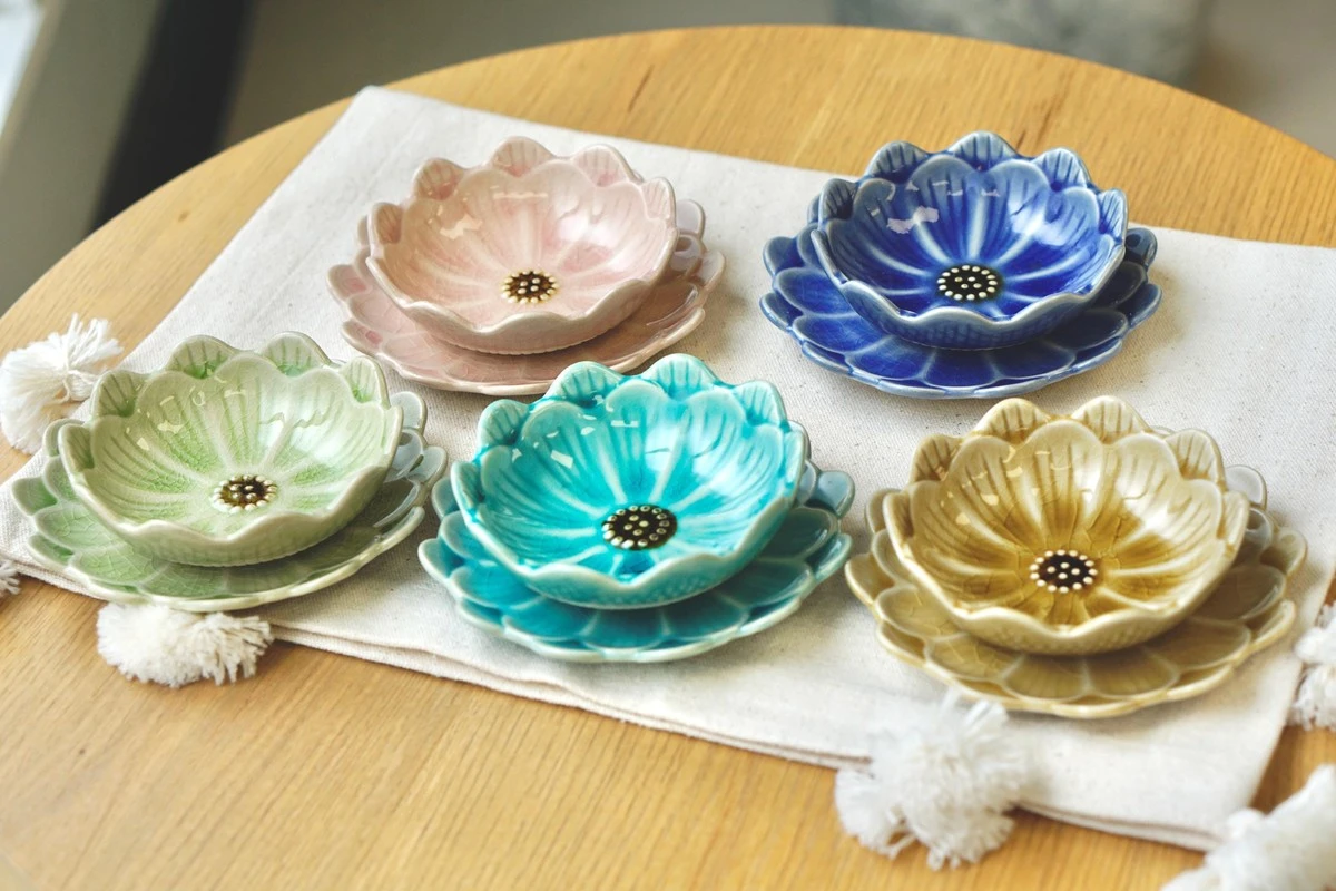 Proč se letos na velikonoční stůl vrací talíře ve tvaru květin - image 1