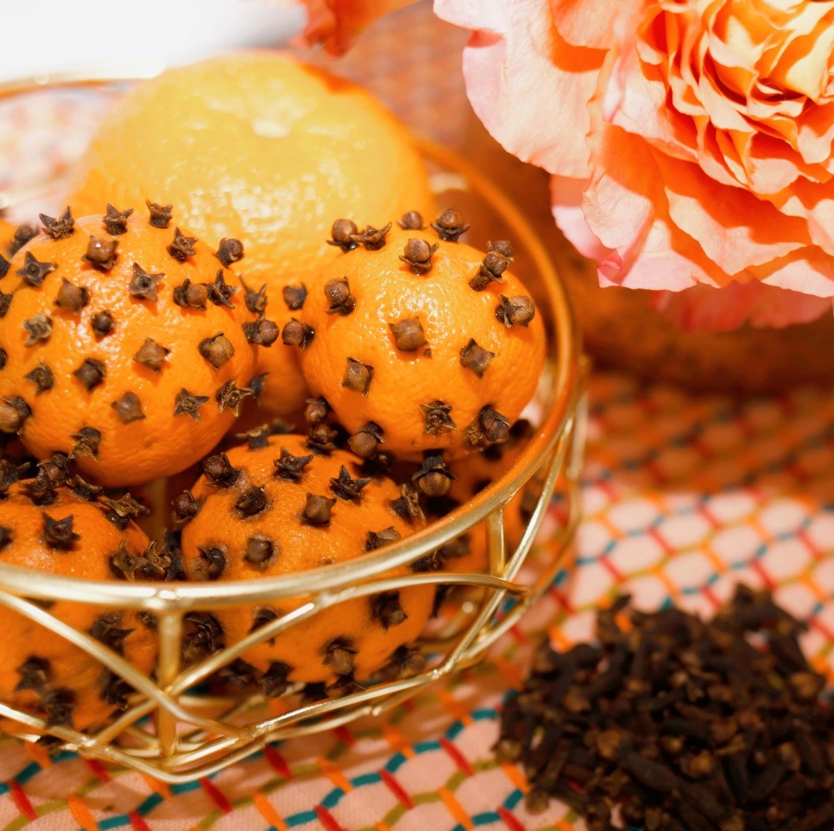 Proč zkušení hostitelé dávají lžíci soli a hřebíček do malé krabičky - image 1