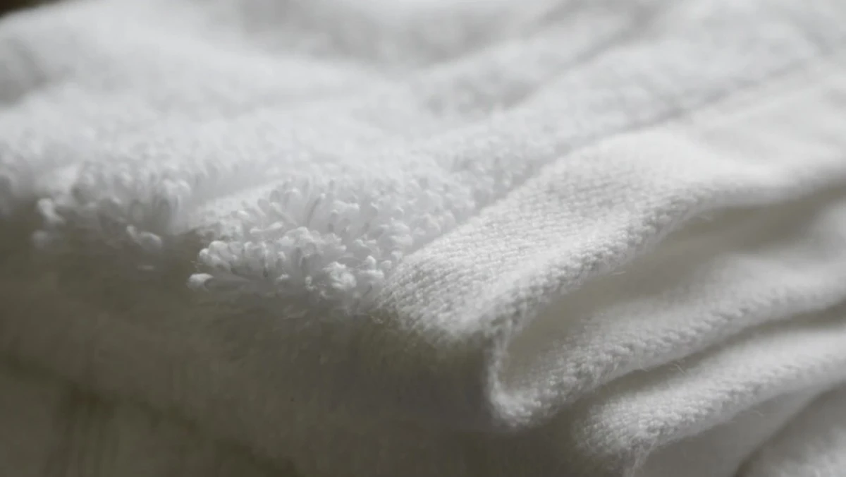 Proč zkušení výrobci stále dávají tenhle tuhý pruh na okraj ručníků - image 1