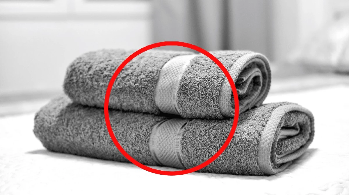Proč zkušení výrobci stále dávají tenhle tuhý pruh na okraj ručníků