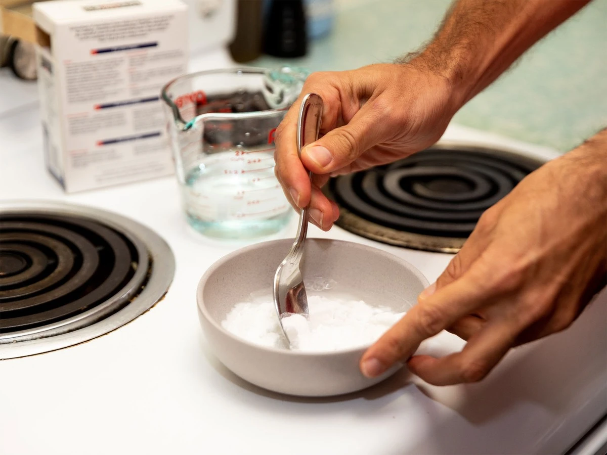 Proč zkušení uklízeči přidávají lžíci peroxidu k jedlé sodě - image 1