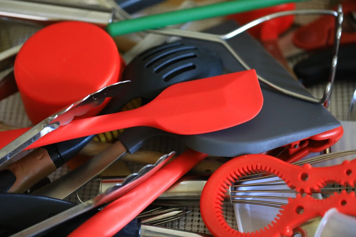 5 věcí v kuchyni, které musíte vyhodit: Tato modrá váha vám jen bere místo