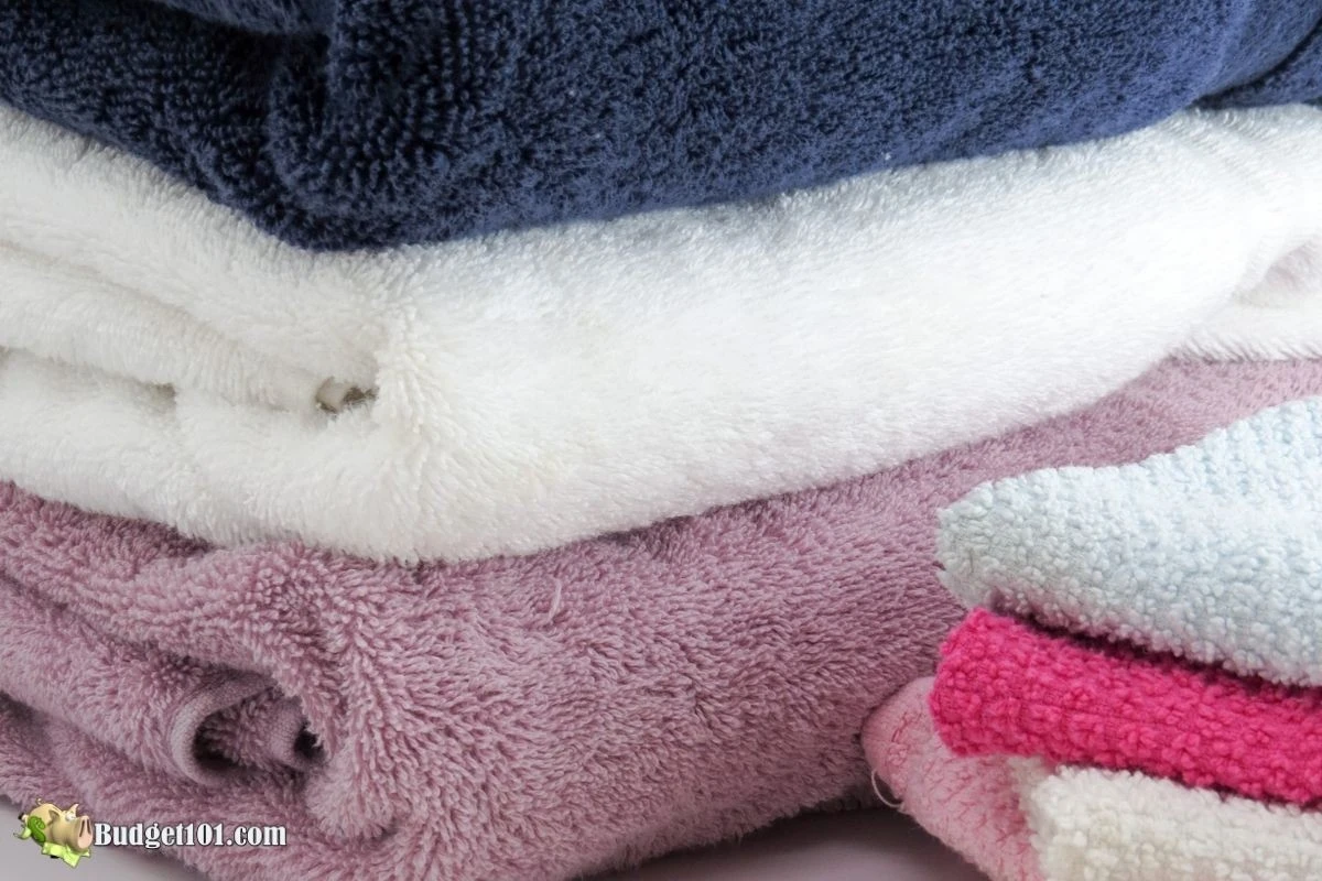 Proč zkušení hostitelé přidávají sklenici soli do pračky s ručníky - image 1