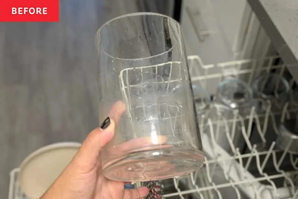 Proč zkušení lidé dávají do horního koše myčky sklenici s octem - image 1