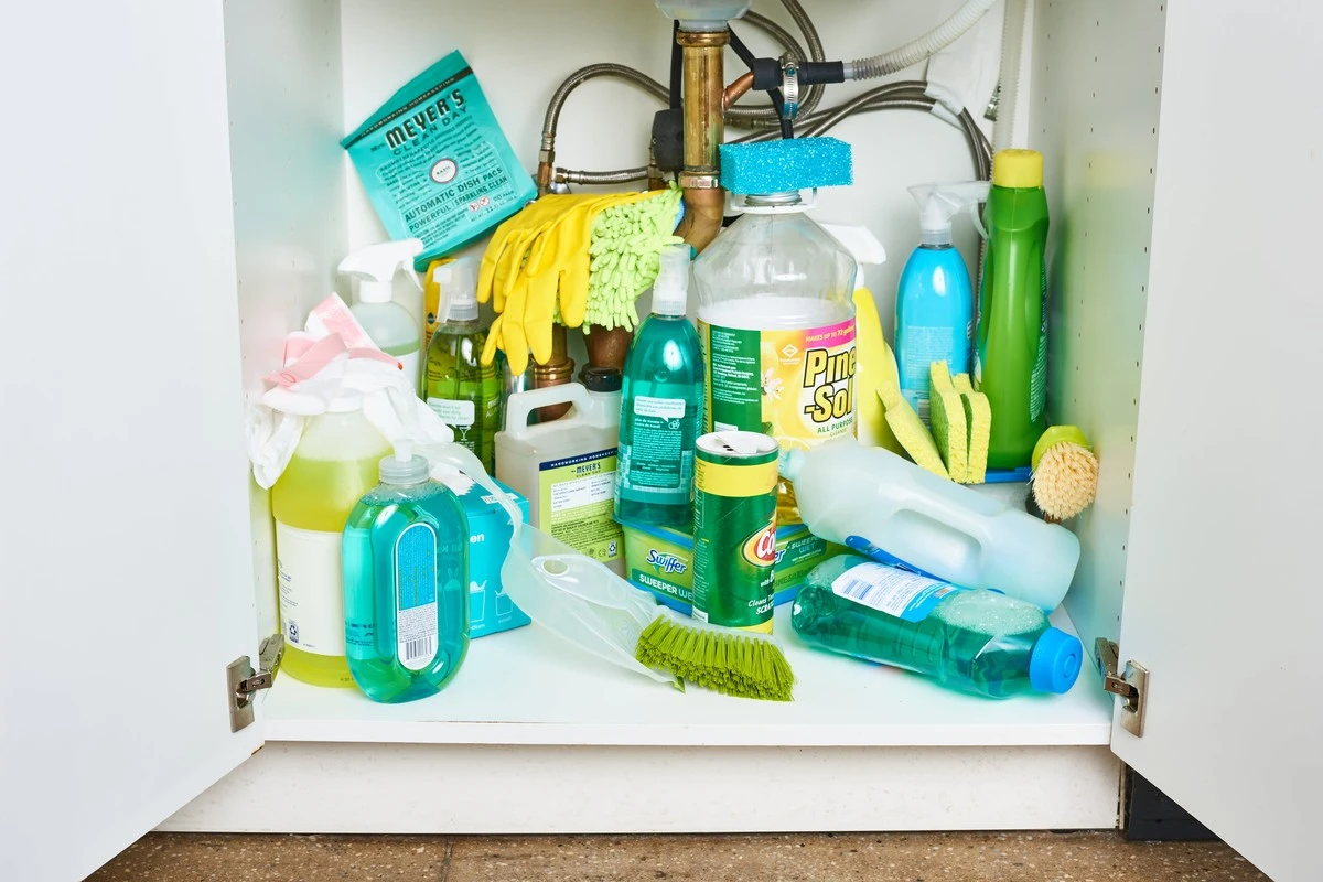 proczkusenihost-extra-1.webp Proč zkušení hostitelé dávají čisticí prostředky do přenosného boxu s rukojetí - image 1