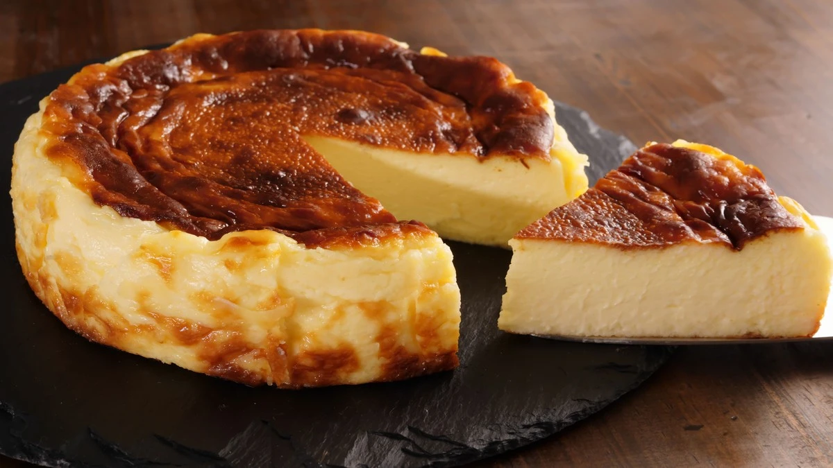 Proč se u tohoto cheesecaku dává tvaroh nahoru na těsto