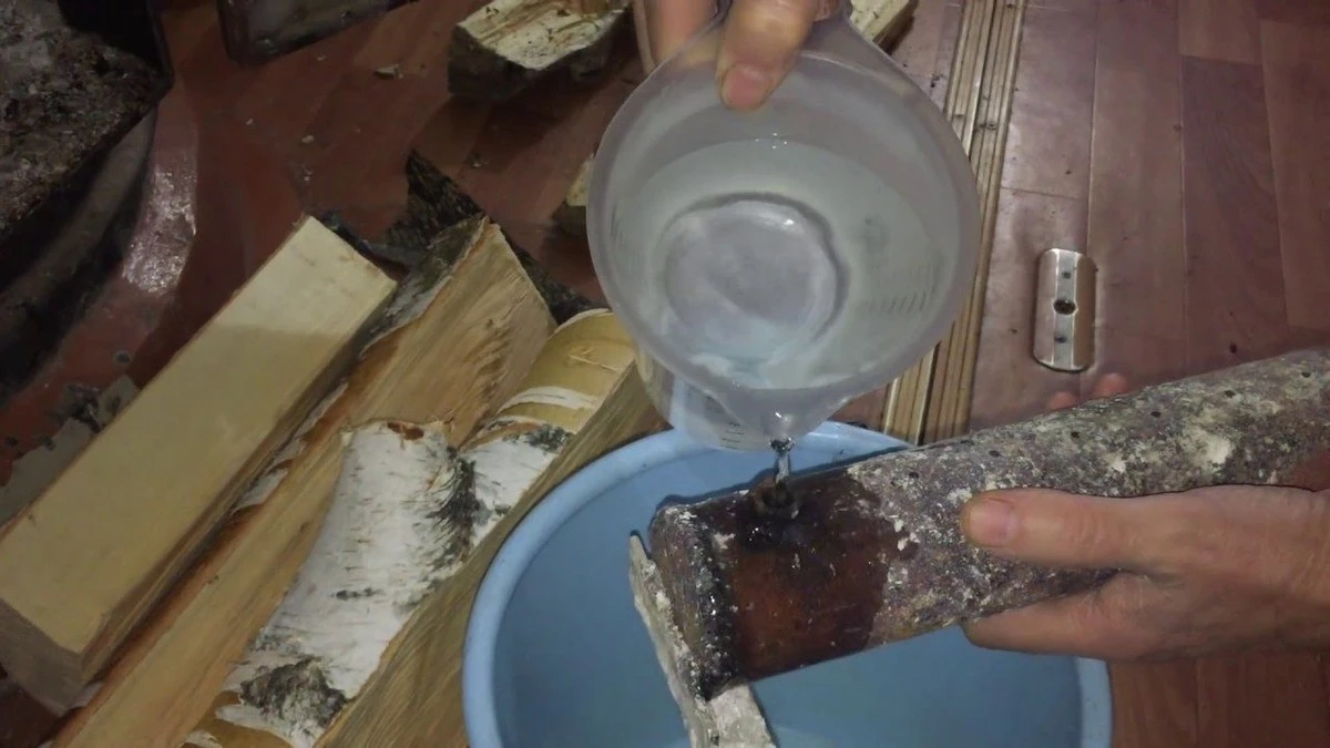 Proč zkušení chataři letos vkládají do kamen ocelovou trubku s vodou