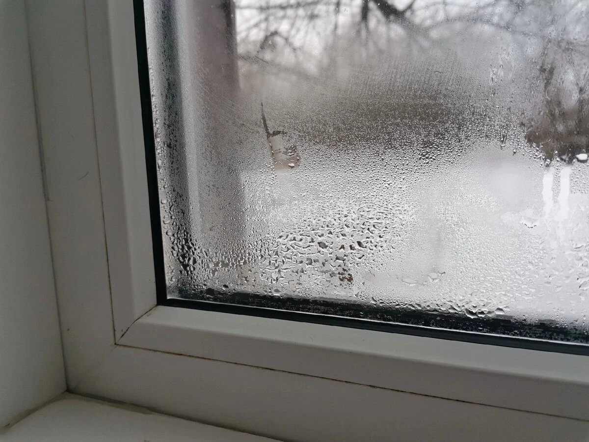 Tato 5Kč bublinková fólie na okno zvýší teplotu o 4 stupně