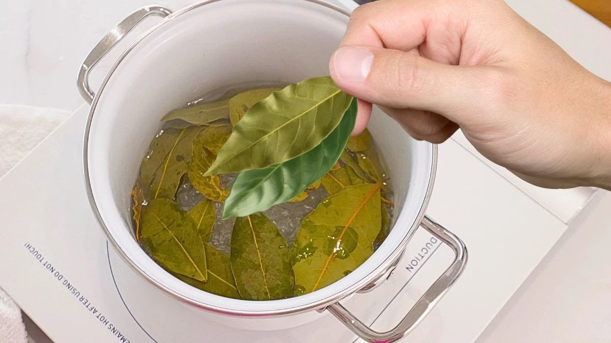 Proč zkušené hospodyně dávají do hrnce s utěrkami bobkový list - image 1