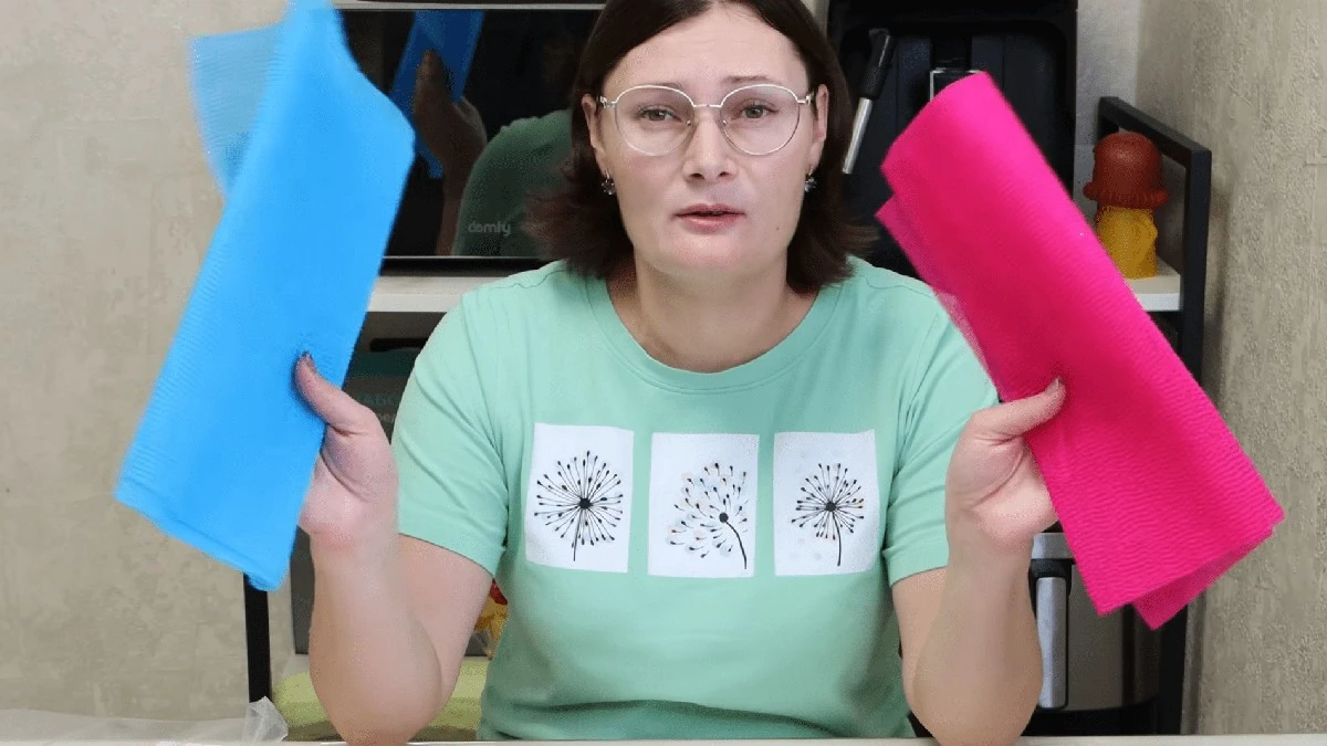 Proč zkušení kuchaři dávají přednost gázovému ubrousku před klasickou houbičkou