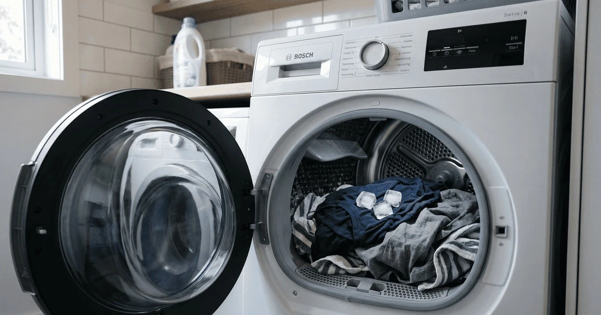 Proč zkušení lidé dávají tři kostky ledu do sušičky na prádlo