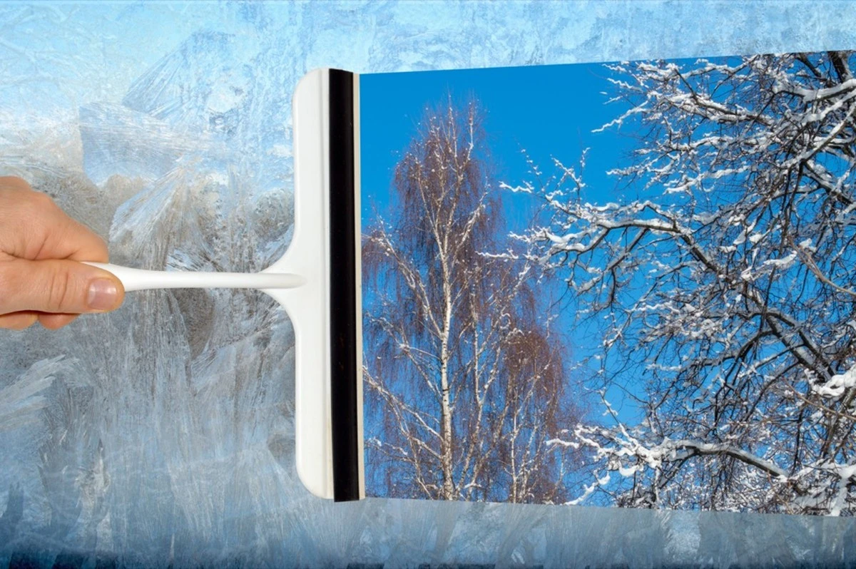 Proč zkušení hostitelé přidávají lžíci čpavku do vody při mytí oken - image 1