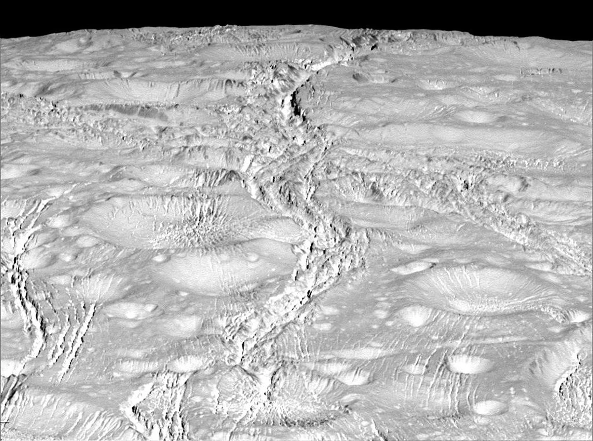 Proč vědci začali Měsíc přirovnávat k seschlému jablku - image 1
