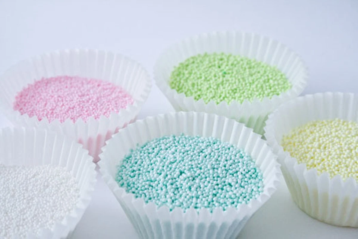 Proč zkušení cukráři přidávají barevné velikonoční sypání přímo do těsta - image 1