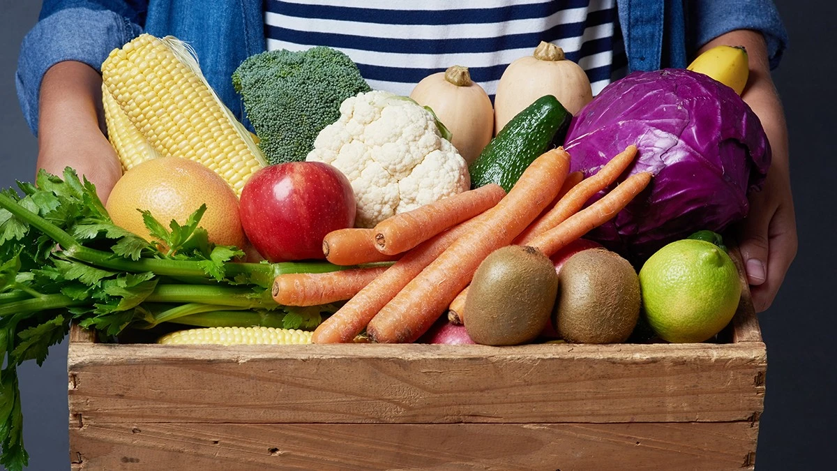 Proč zkušení dietologové doporučují vyměnit balené potraviny za celé plody