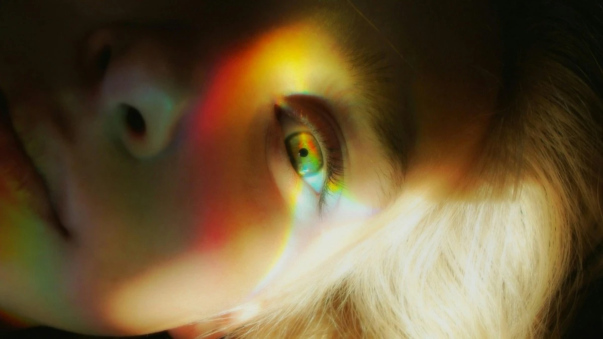 Proč mozek po psychedelikách vidí vzpomínky místo reality